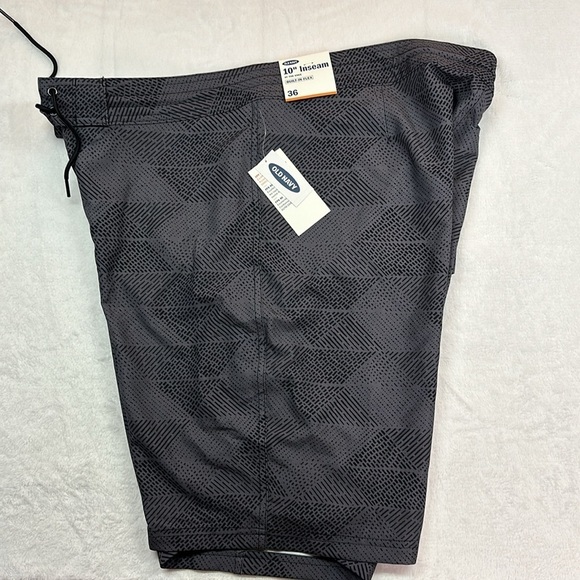 Old Navy California Deep Grey/Black Built-In Flex Board Shorts Swim NWT Size 36 - Picture 3 of 8